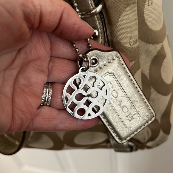 Large signature canvas Coach crossbody bag - Picture 4 of 11